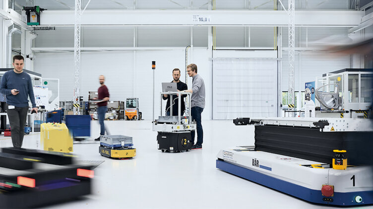 Pilz élargit son offre pour des applications en toute sécurité des flottes de véhicules à guidage automatique 